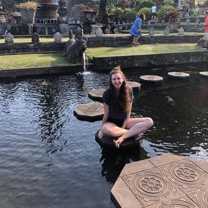 Meet your Posher, Julia